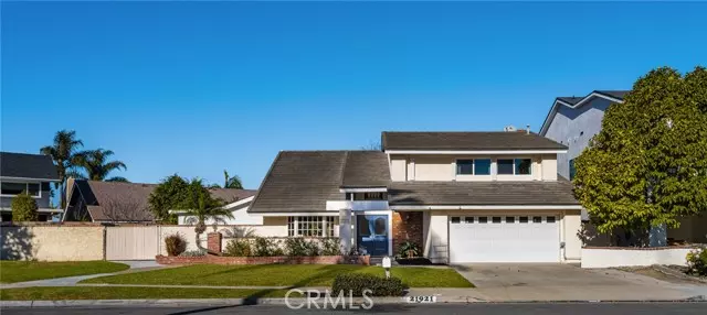 21921 Summerwind Lane, Huntington Beach, CA 92646