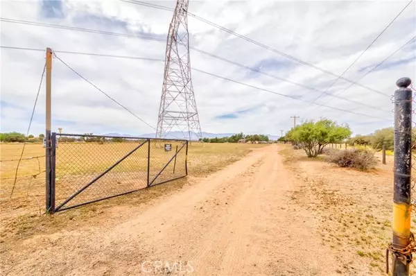 Phelan, CA 92371,8288 White Road
