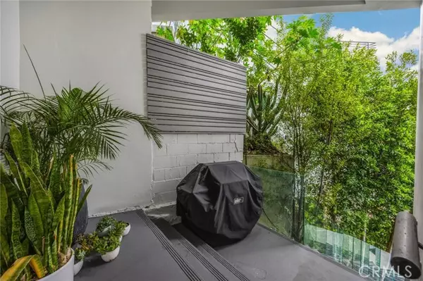 Los Angeles, CA 90069,1609 Viewmont Drive