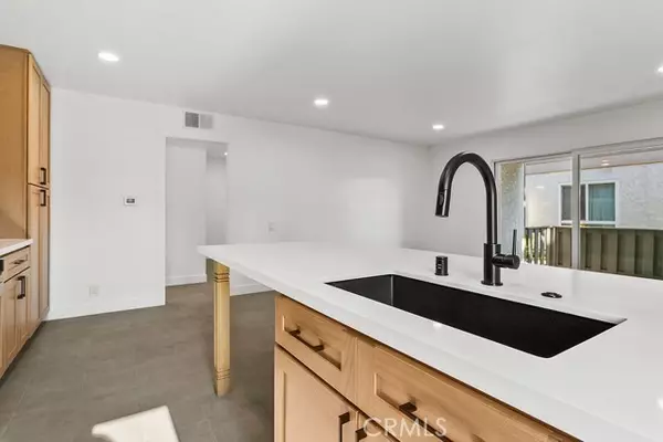 Santa Ana, CA 92704,2835 South Fairview Street