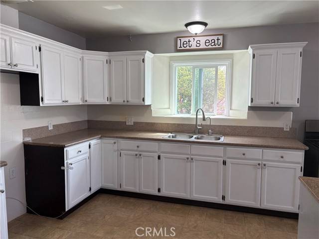 Long Beach, CA 90810,2898 Delta Avenue