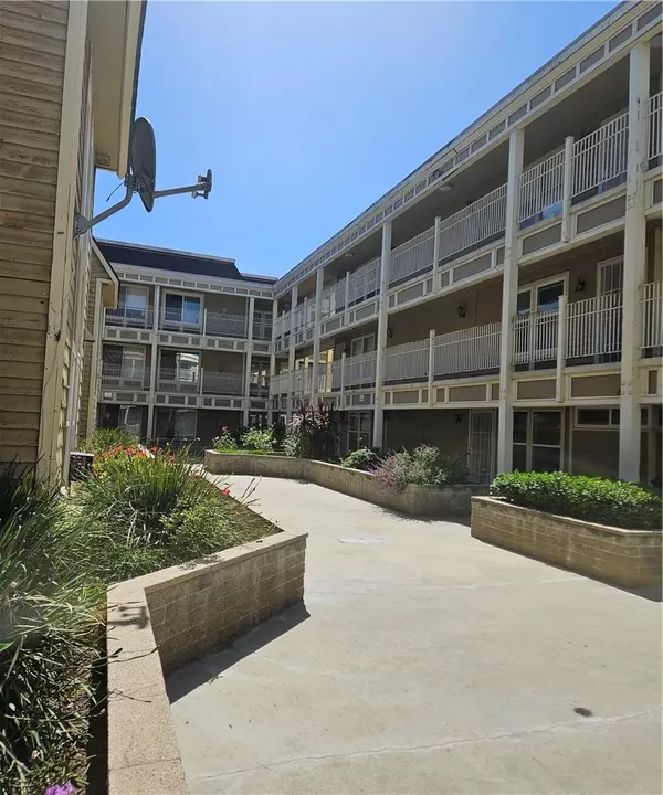 306 East Chestnut Avenue, Santa Ana, CA 92701