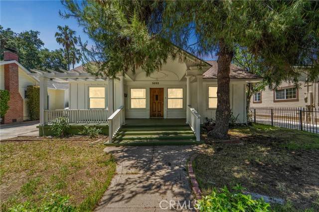 1693 North Los Robles Avenue, Pasadena, CA 91104