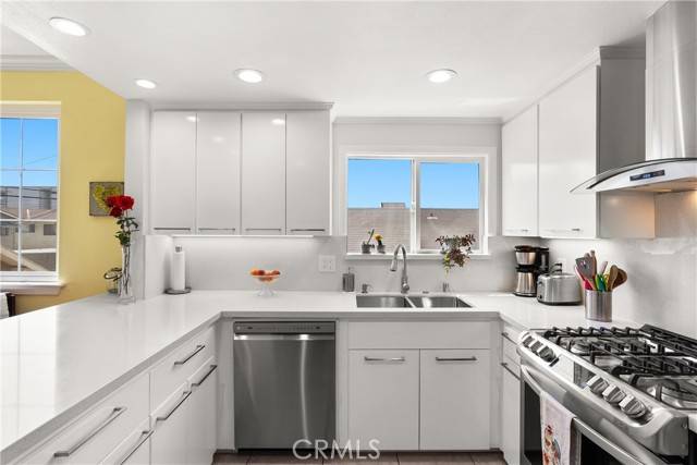 Long Beach, CA 90814,384 Redondo Avenue