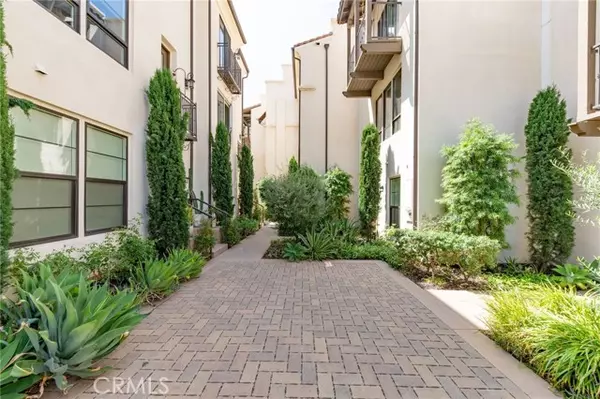 Toluca Lake, CA 91602,10736 Bloomfield Street