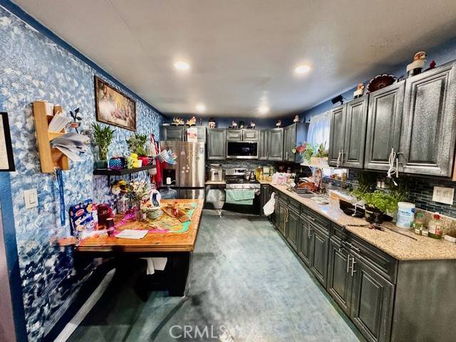 233 West 65th Street, Los Angeles, CA 90003
