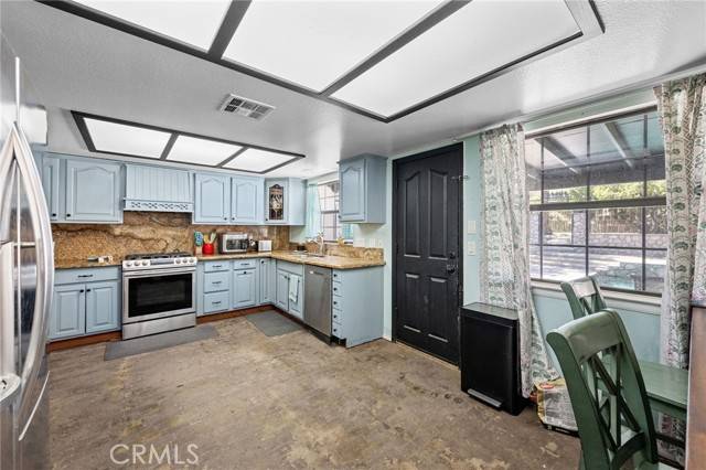 Palmdale, CA 93551,712 West Avenue R8
