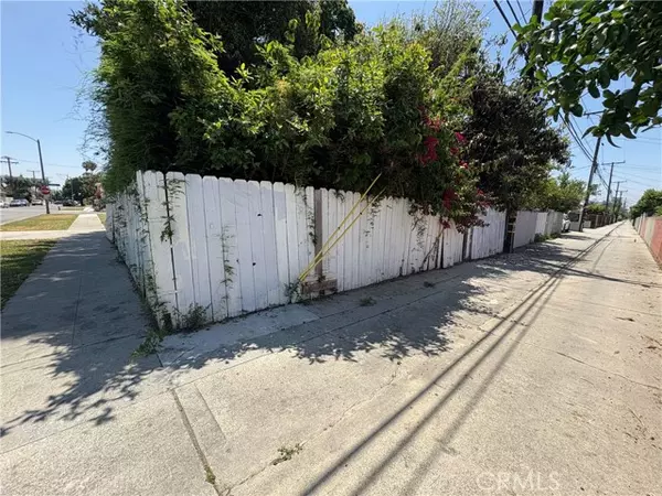 Long Beach, CA 90810,2391 Fashion Avenue