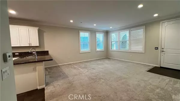 Irvine, CA 92620,52 Rose Arch