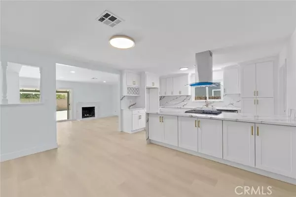 Tustin, CA 92780,14032 Woodlawn Avenue