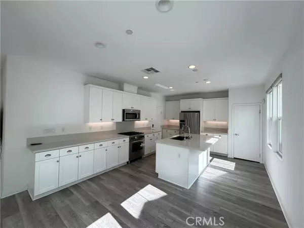 Costa Mesa, CA 92626,945 Vivid Lane