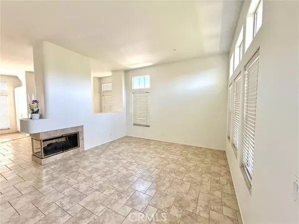 Irvine, CA 92606,11 Crivelli Aisle