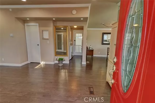 Los Alamitos, CA 90720,10681 Oak Street