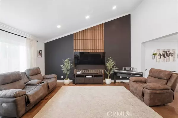 982 Sarah Way, Anaheim, CA 92805