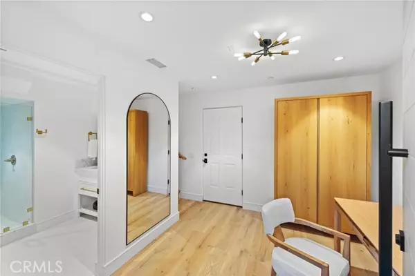 Newport Beach, CA 92660,20462 Santa Ana Ave