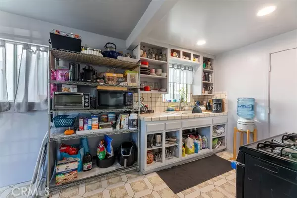Maywood, CA 90270,6000 Vinevale