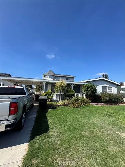 945 North Summer, Anaheim, CA 92805