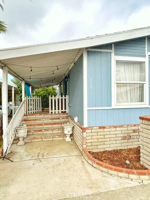 Santa Ana, CA 92704,220 Palos Verdes Drive
