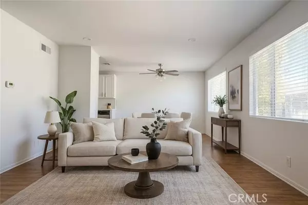 18619 Collins, Tarzana, CA 91356