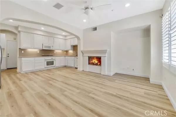 Irvine, CA 92602,84 Topaz