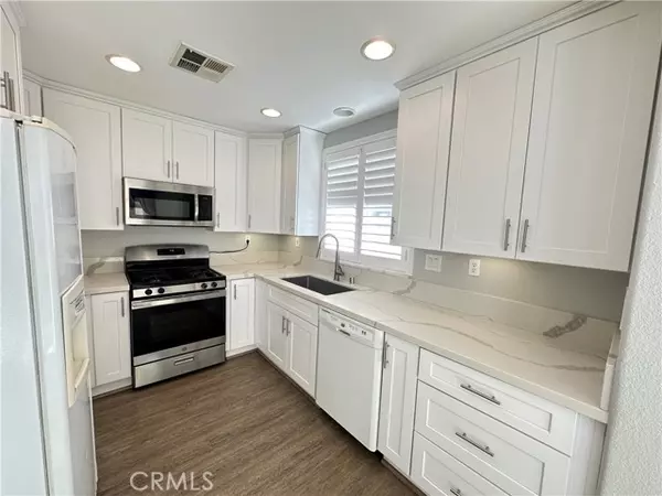 Irvine, CA 92606,146 Saint James