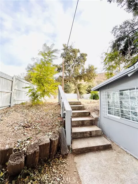 Agua Dulce, CA 91390,13111 Sierra Hwy