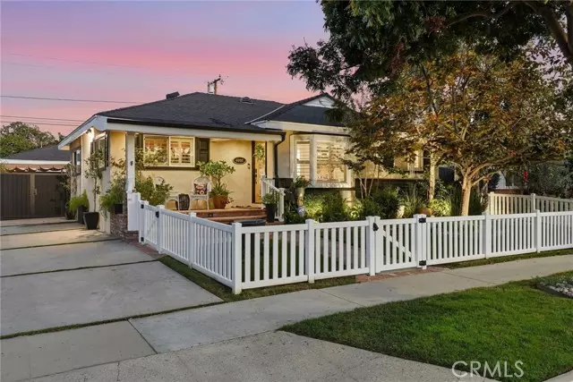 Lakewood, CA 90713,4802 Briercrest