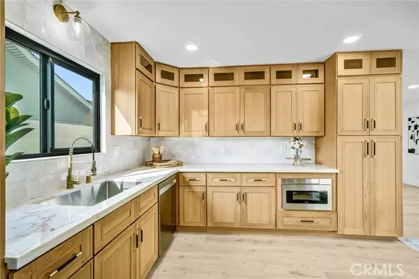 Huntington Beach, CA 92647,6032 Vane Circle