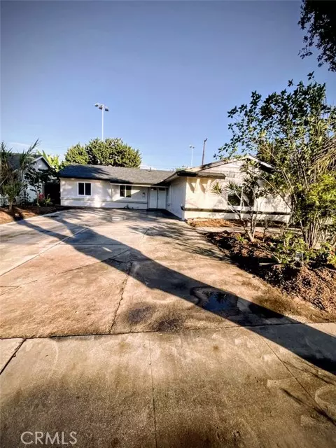 913 South Diamond, Santa Ana, CA 92704