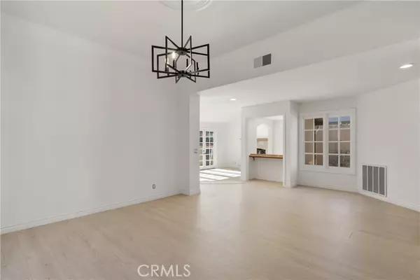 Huntington Beach, CA 92648,19371 Woodlands