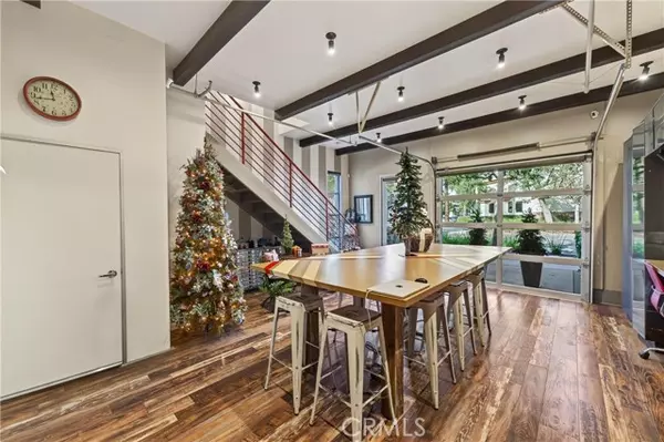 906 East Civic Center, Santa Ana, CA 92701