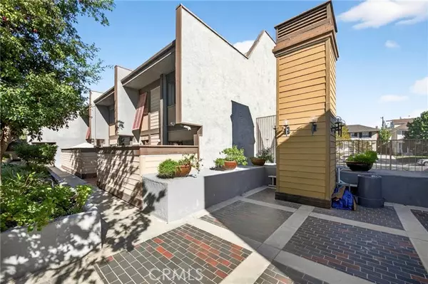 Los Angeles, CA 90020,421 South Van Ness