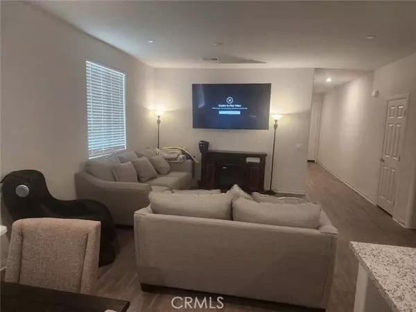 San Jacinto, CA 92583,1781 Iris