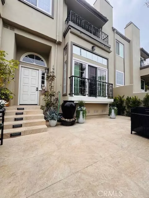 19355 Maidstone Lane, Huntington Beach, CA 92648