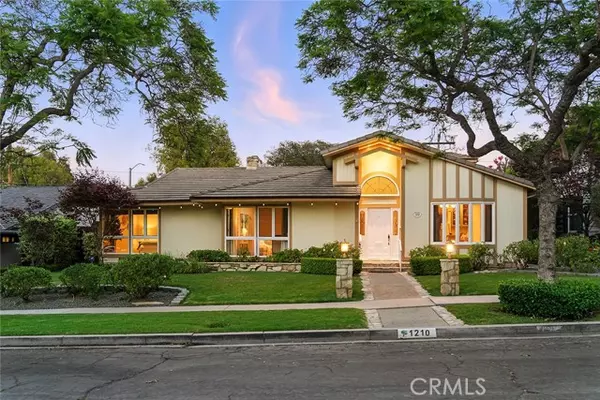 1210 Los Altos Avenue, Long Beach, CA 90815