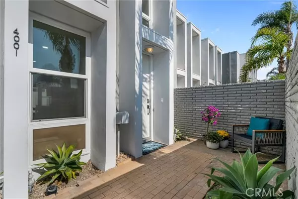 Huntington Beach, CA 92649,4001 Warner