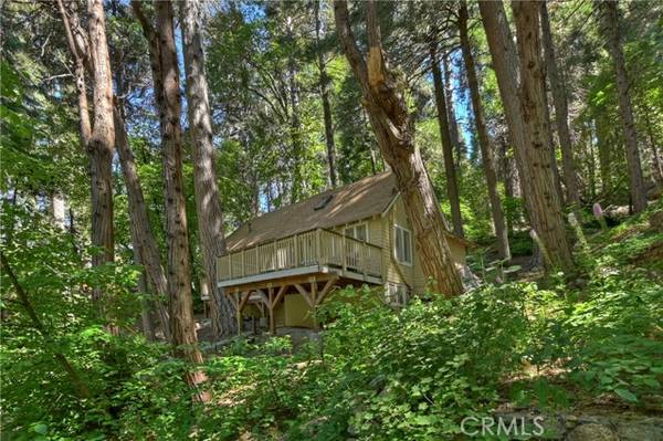 547 Blue Jay Canyon Rd, Blue Jay, CA 92317