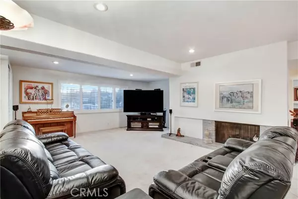 Woodland Hills, CA 91367,23780 Clarendon Street