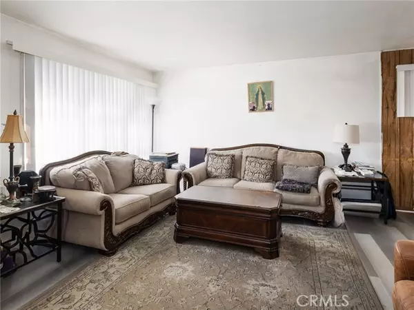 Los Angeles, CA 90045,8309 Barnsley Avenue