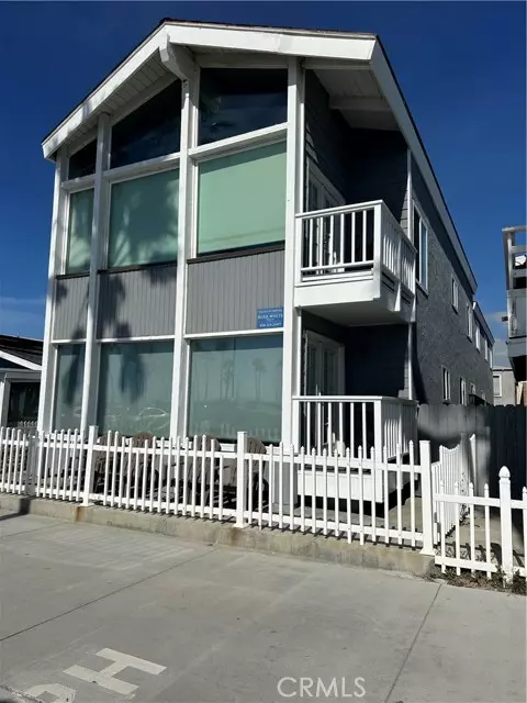 Newport Beach, CA 92661,506 East Oceanfront