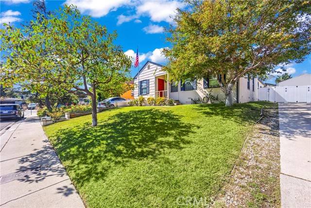 Los Angeles, CA 90045,8383 Westlawn Avenue
