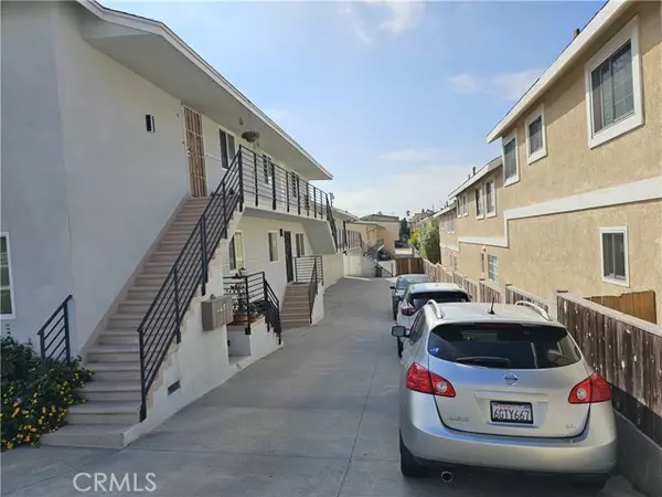 Redondo Beach, CA 90278,1906 Carnegie Lane