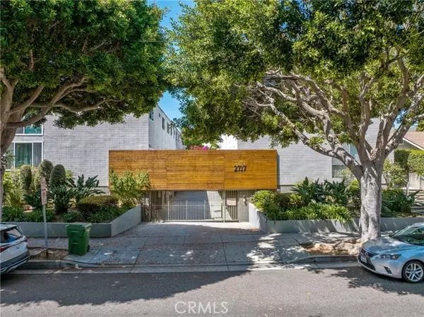 2717 Arizona Avenue, Santa Monica, CA 90404