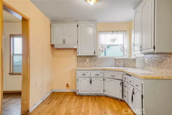 Los Angeles, CA 90059,10807 Compton Avenue