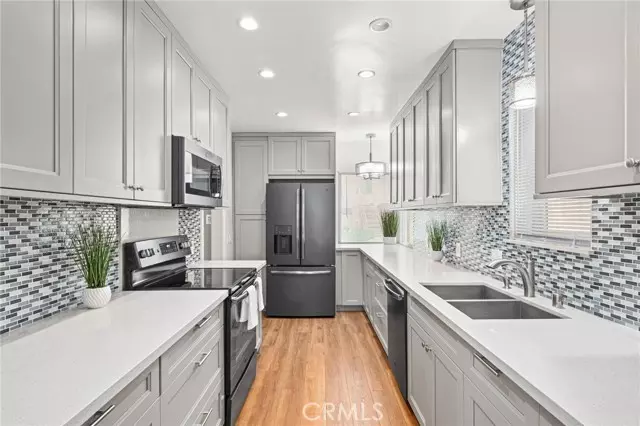 Long Beach, CA 90814,2036 East 3rd Street