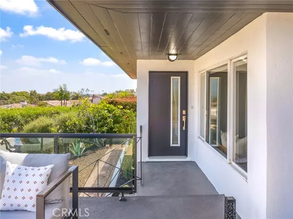 Redondo Beach, CA 90277,320 Calle Mayor