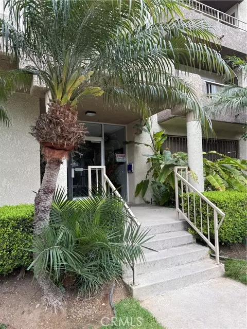 445 West 6th West Street, Long Beach, CA 90802