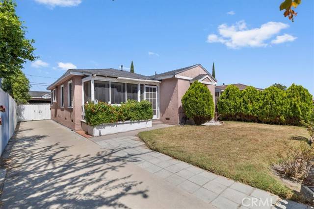 Long Beach, CA 90805,5943 Gardenia Avenue