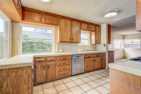 Los Angeles, CA 90045,8057 Nardian Way