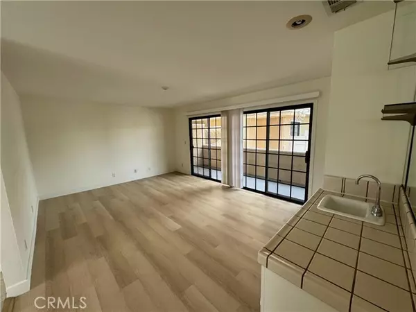 Redondo Beach, CA 90277,526 S Catalina Ave